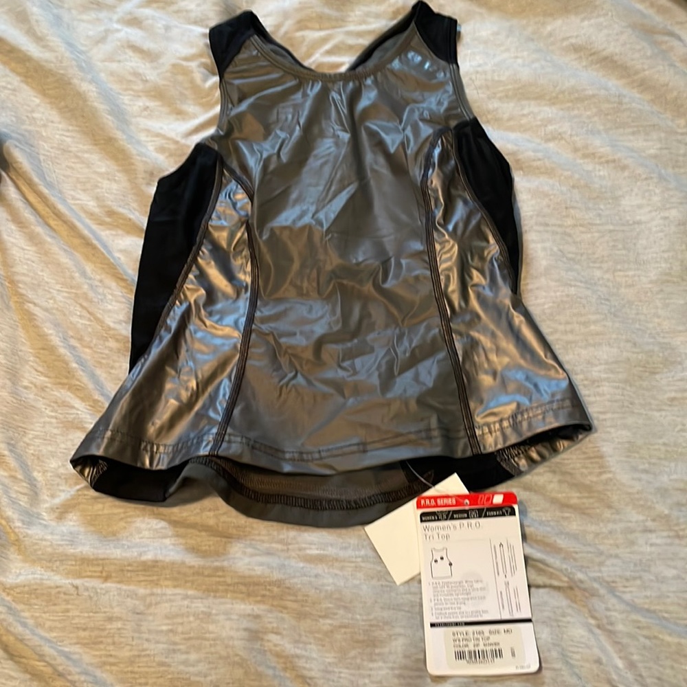 New with tags pearl izumi pro tri top